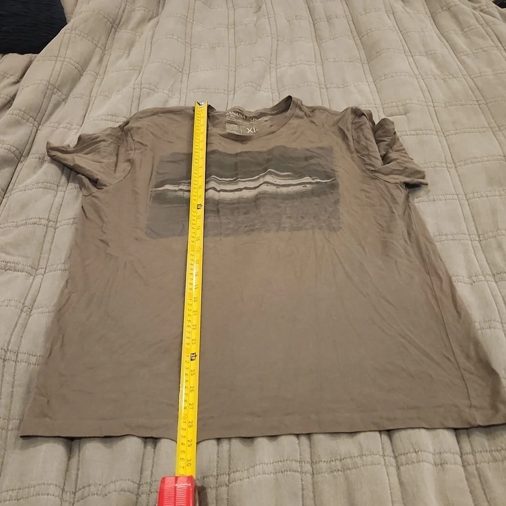 Banana Republic Men's Taupe Graphic Tee Size XL!
